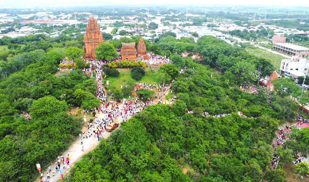 khanhhoadon164trieuluotkhachnam2025-1